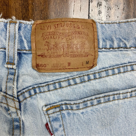 LEVI’S Ladies 560 Jeans VINTAGE DISTRESSED Loose Fit 90s Size 13 JR M Light Wash - Picture 11 of 16